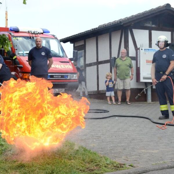 DSC_2518 Blaulichtmeile FF Keulos Fettbrandübung