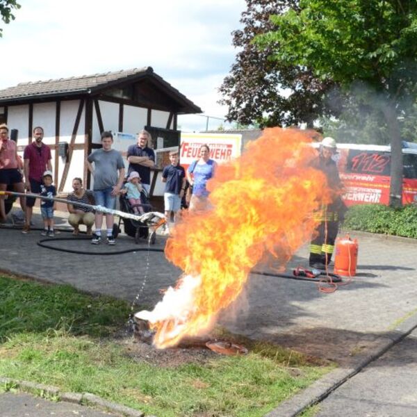 DSC_2591 Blaulichtmeile FF Keulos Fettbrandübung